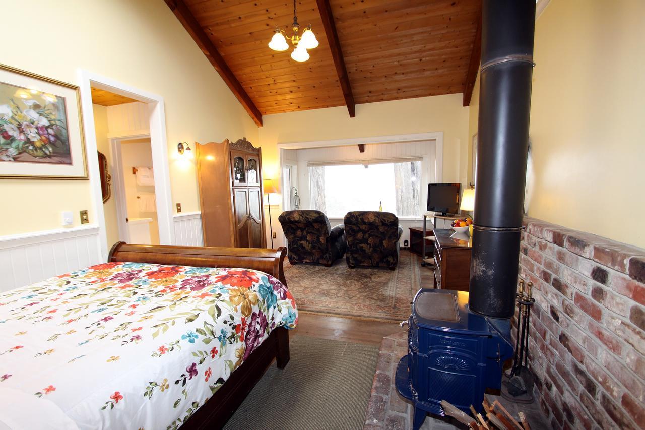 Cove & Inn