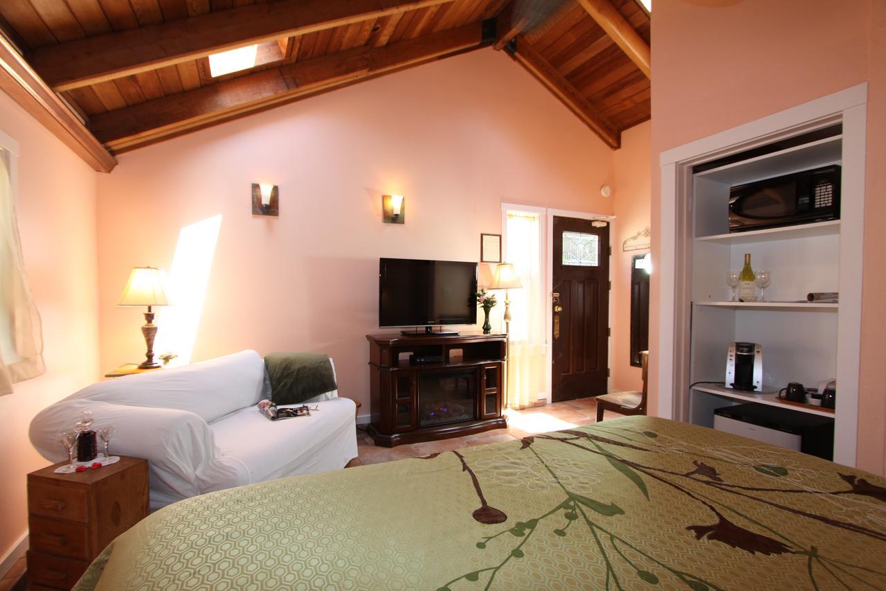 Cove & Inn Elk