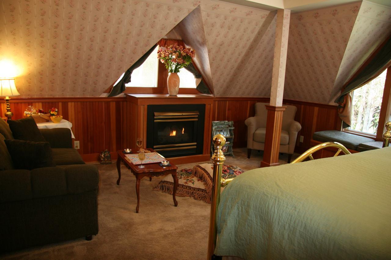 Cove & Inn